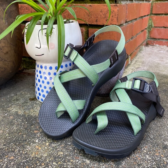 Chaco Shoes - Green Strap Chaco Sandals w Vibram Sole Women’s 8